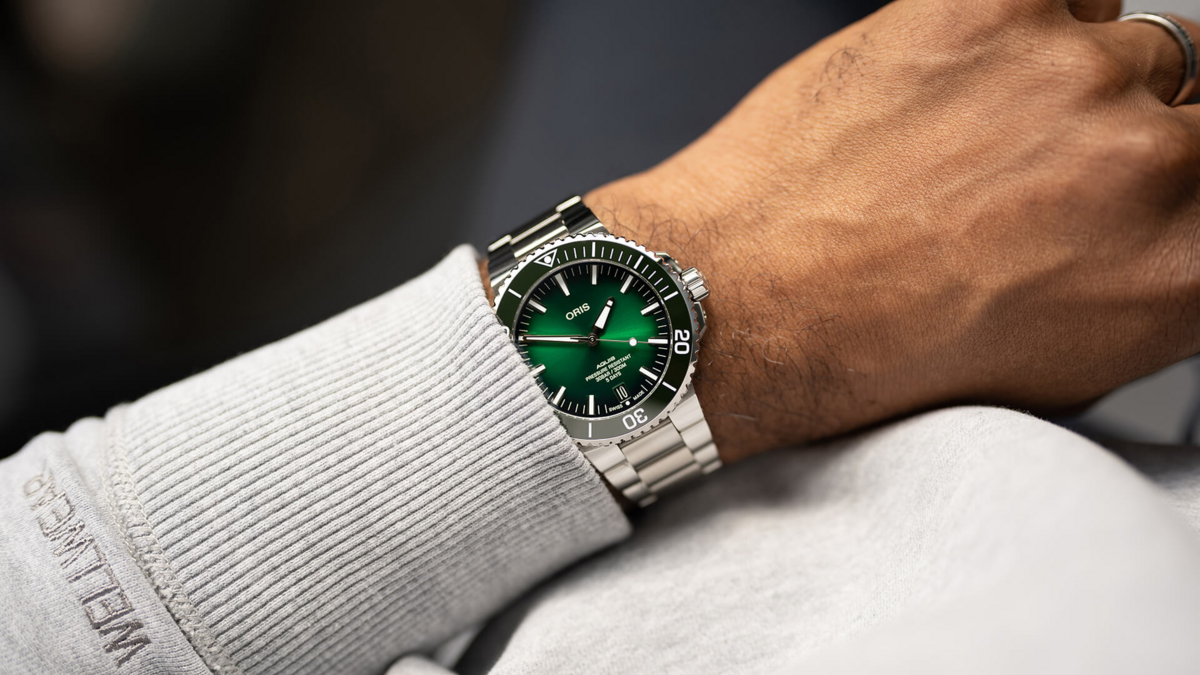 Oris Aquis Date Calibre 400 Green Dial Stainless Steel Mens 43.5mm Watch