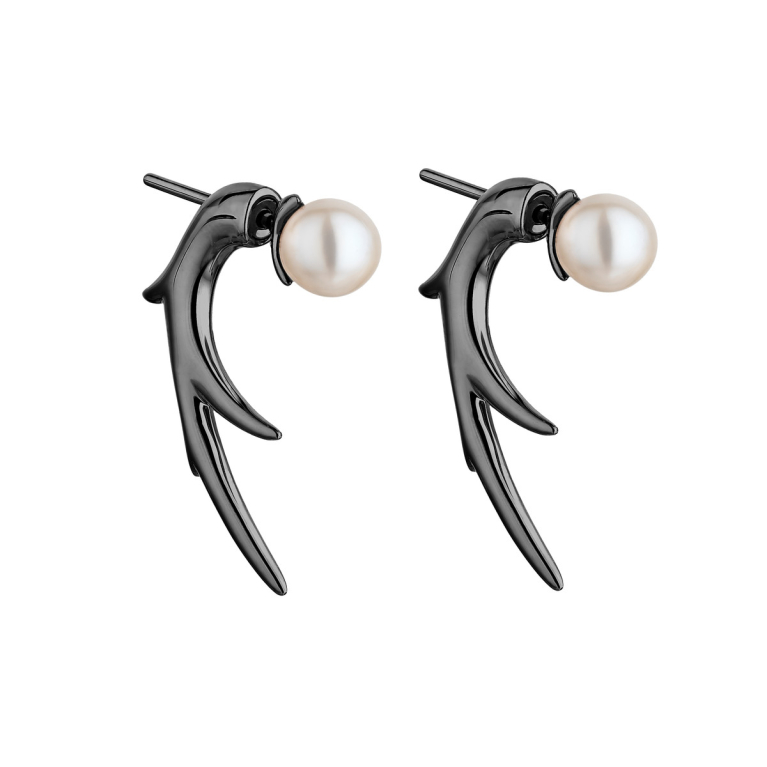 Shaun Leane Sterling Silver Black Rhodium Hooked Pearl Talon Earrings CB040.BRNAEOS