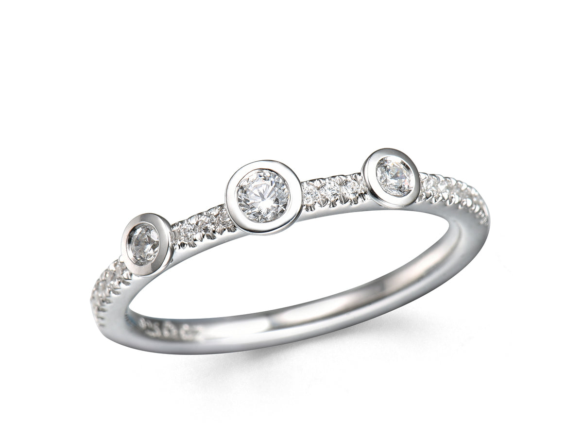18ct White Gold Diamond Set Single Row Bubble Dress Ring