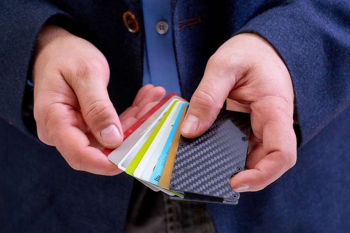 LEANSCHI Tech Wallet Black & Red Carbon Fibre RFID Safe Credit Card Holder