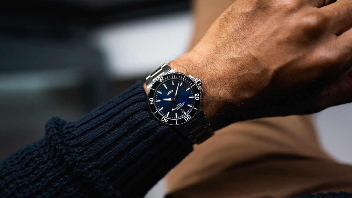 Oris Aquis Date Blue Dial Stainless Steel Mens 41.5mm Watch