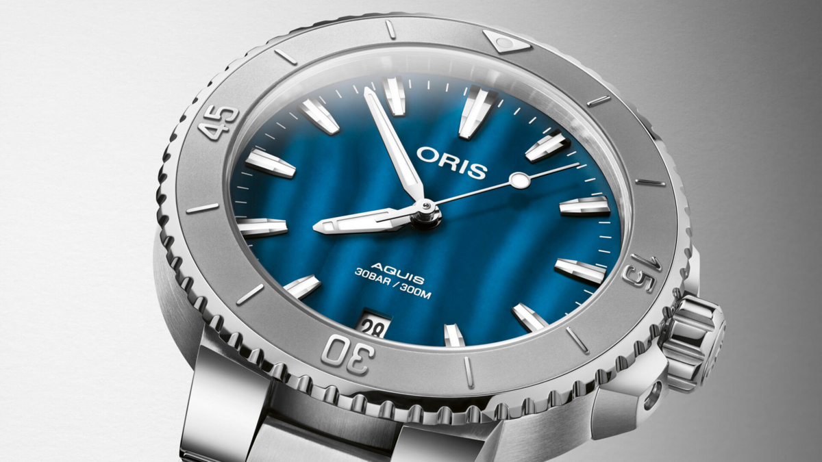 Oris Aquis Date Blue Mother of Pearl Dial Stainless Steel Womens 36.5mm Watch
