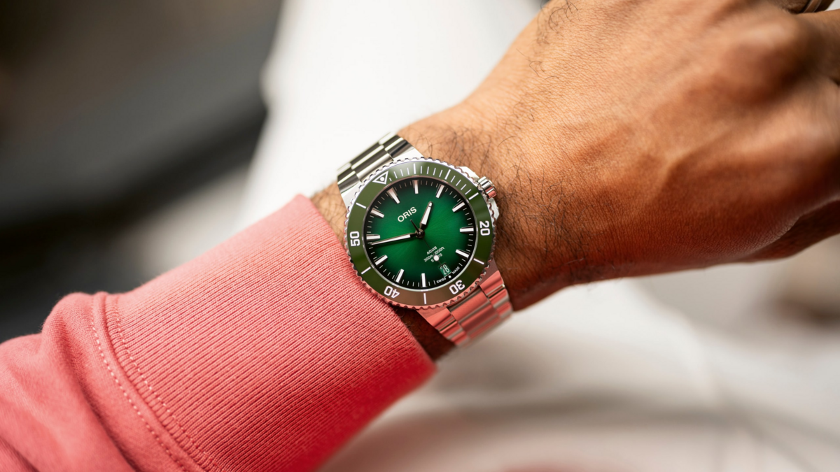 Oris Aquis Date Calibre 400 Green Dial Stainless Steel Mens 43.5mm Watch