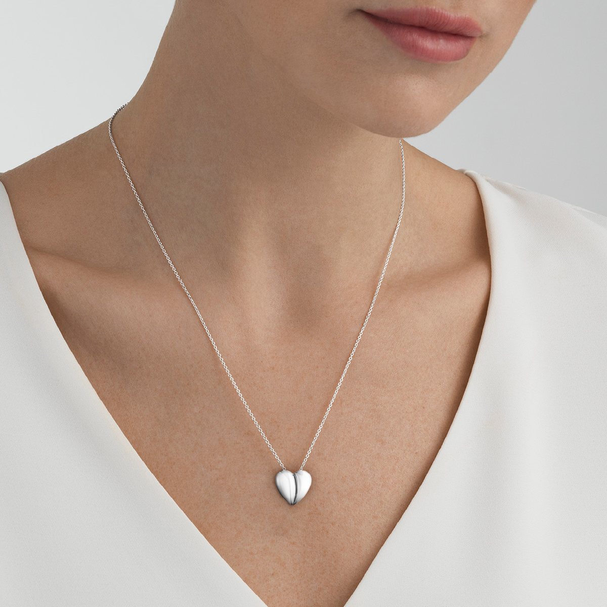 Georg Jensen HEARTS OF GEORG JENSEN Curve Heart Sterling Silver Pendant Necklace 10017504